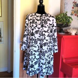 Appraisal Elegant Black and White Floral Women's Coat